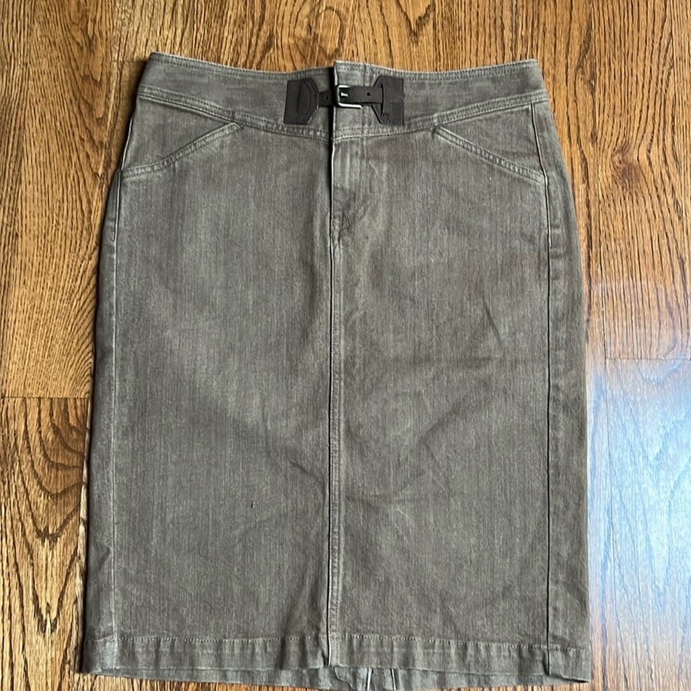 Lauren Jeans Company tan brown denim pencil skirt with buckle - size 4